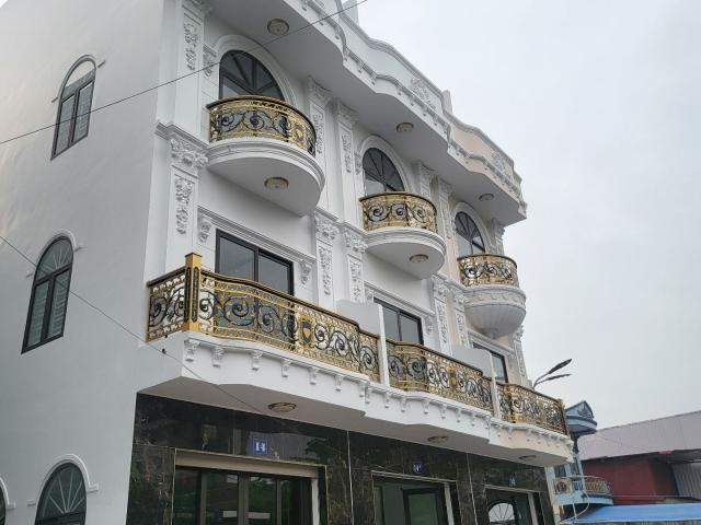 Nhà mặt phố bán
