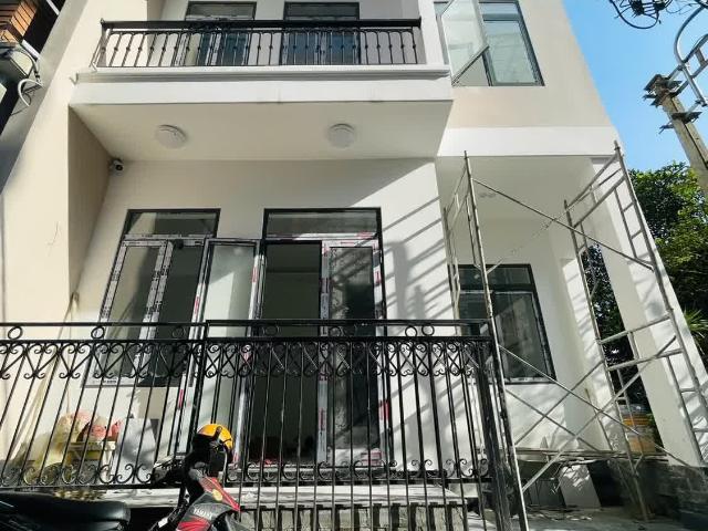 Nhà mặt phố bán