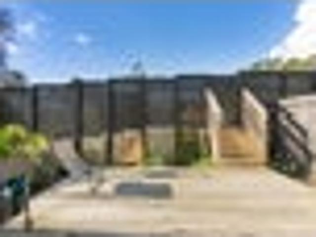 Townhouse for sale in Oratia