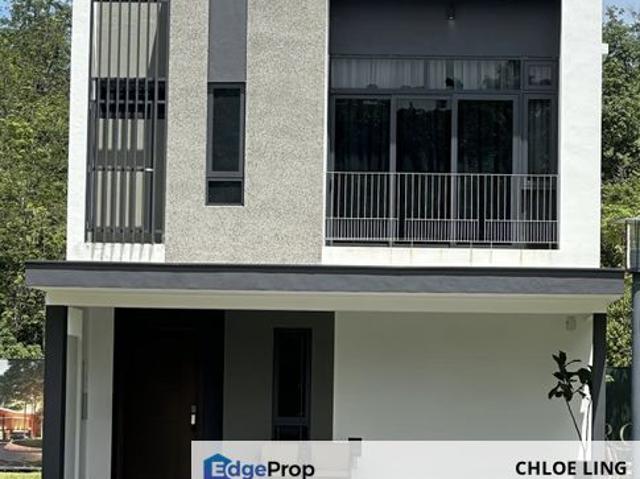 House for sale in M Senyumia, Sepang