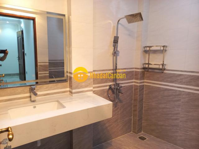 Nhà mặt phố bán