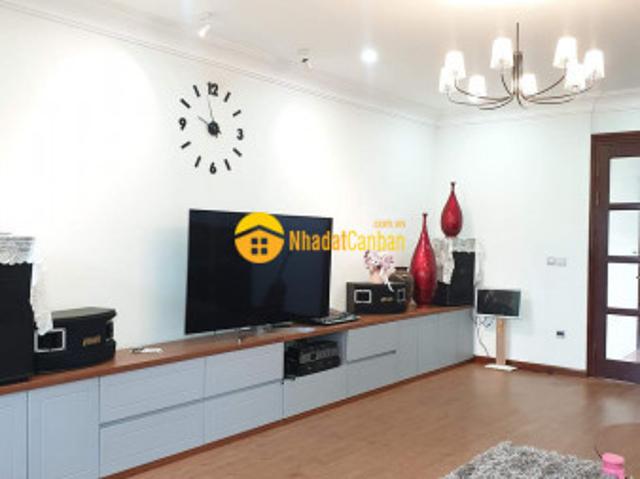 Nhà mặt phố bán