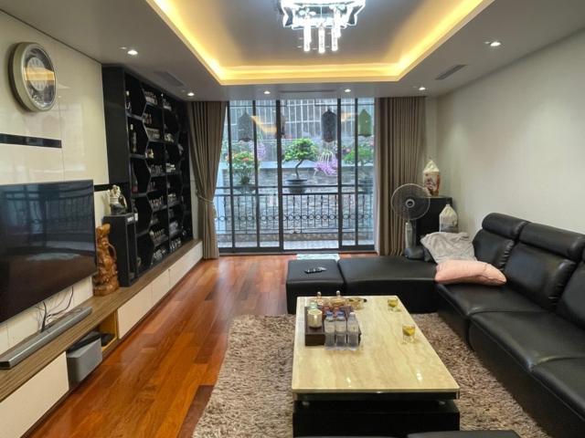 Nhà mặt phố bán