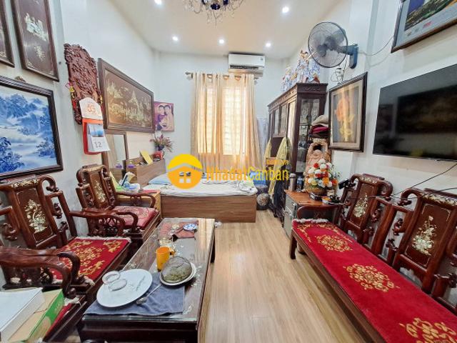 Nhà mặt phố bán