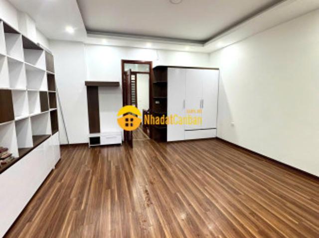 Nhà mặt phố bán
