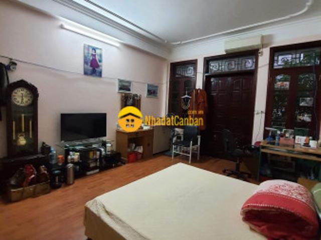 Nhà mặt phố bán tại Hà Nội