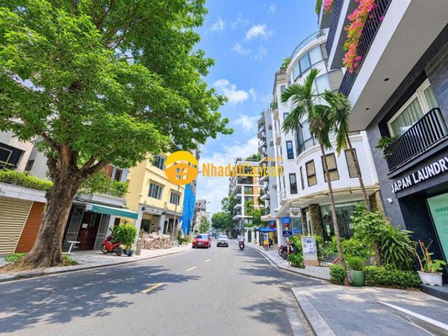 Nhà mặt phố bán