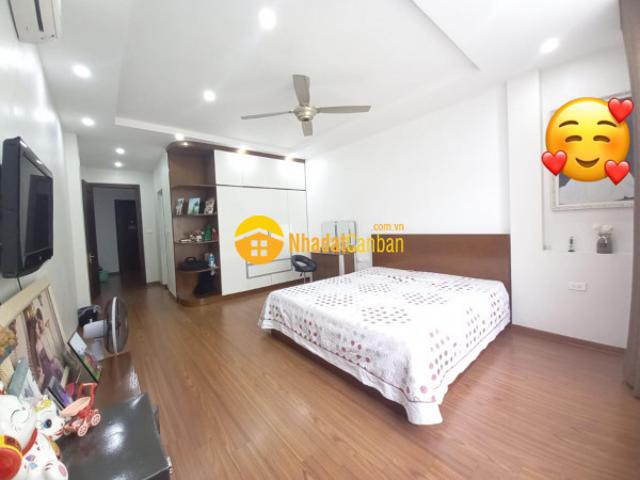 Nhà mặt phố bán