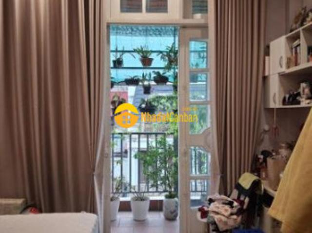 Nhà mặt phố bán