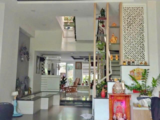 Nhà mặt phố bán