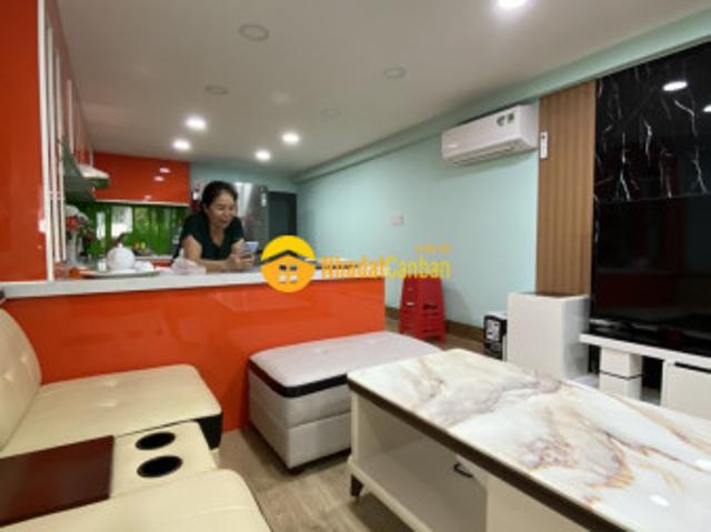 Nhà mặt phố bán