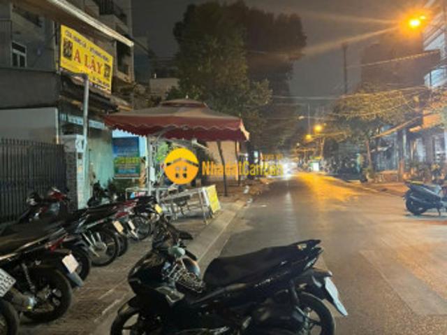 Nhà mặt phố bán