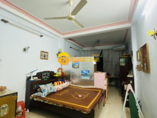 Nhà mặt phố bán