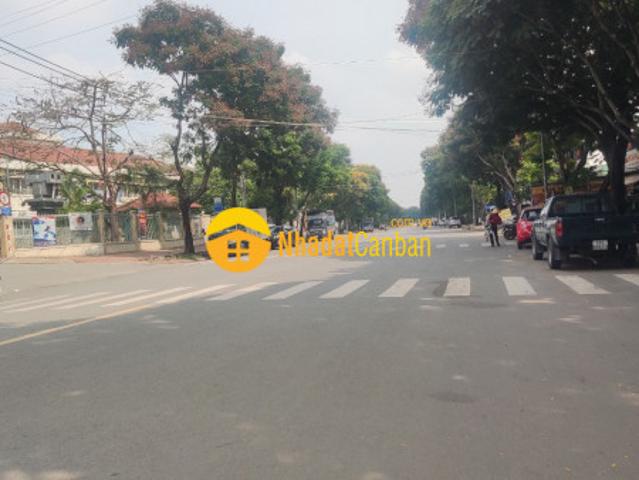 Nhà mặt phố bán