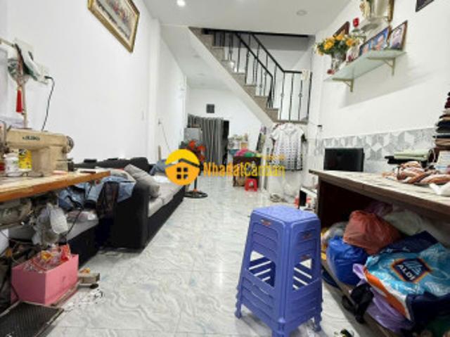 Nhà mặt phố bán