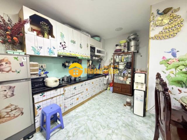Nhà mặt phố bán