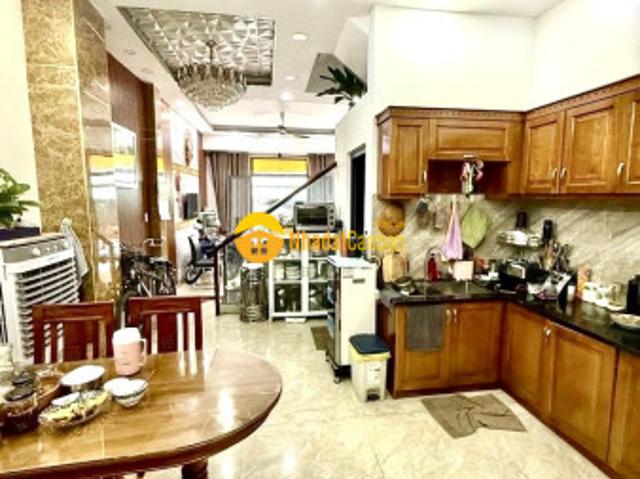 Nhà mặt phố bán