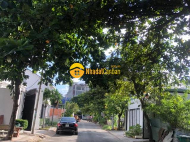 Nhà mặt phố bán