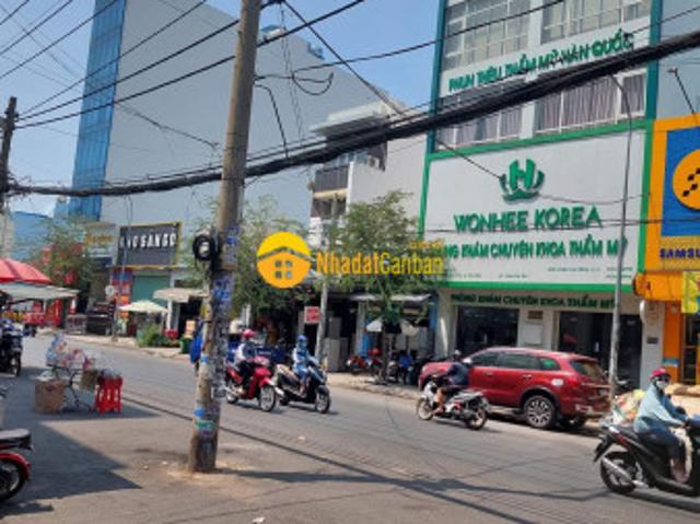 Nhà mặt phố bán
