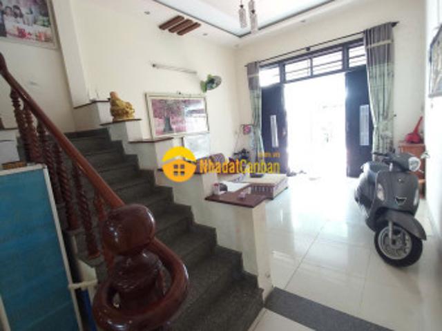 Nhà mặt phố bán