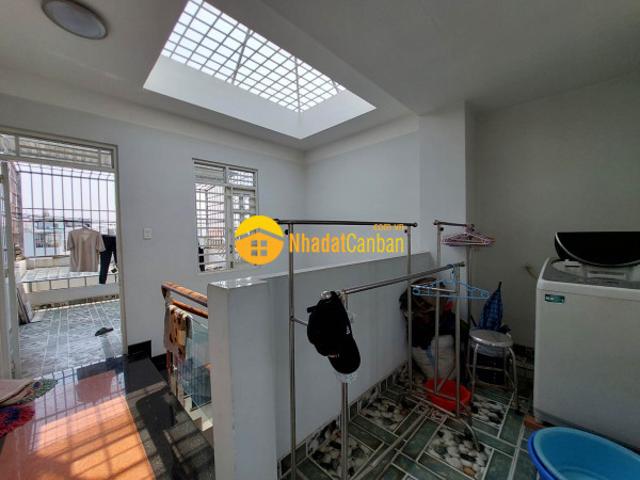 Nhà mặt phố bán