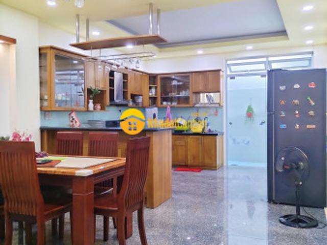 Nhà mặt phố bán