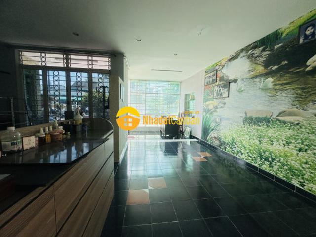 Nhà mặt phố bán
