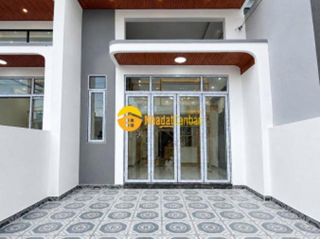 Nhà mặt phố bán