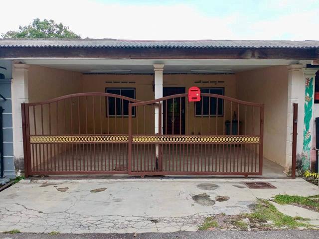 Terraced House for sale in Malaka