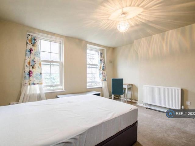 Apartment for rent in Oval, Greater London