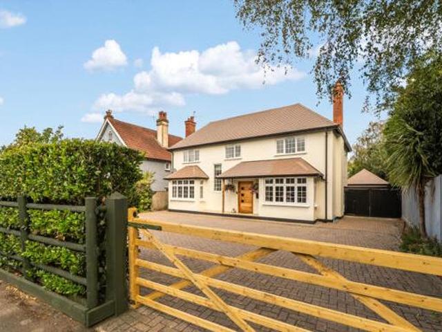 House for sale in Hillview, Surrey