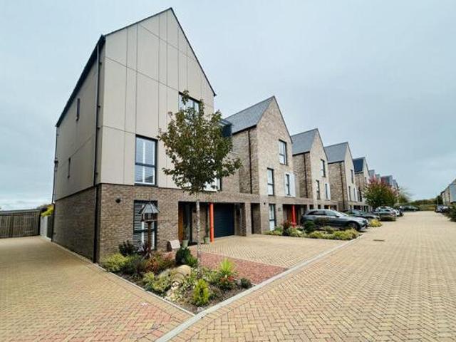 House for sale in Macauley Place, Eastbourne