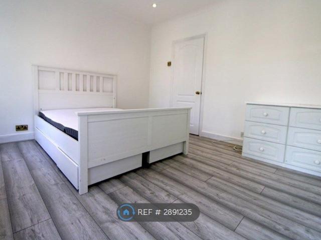 House for rent in Hale End, Greater London