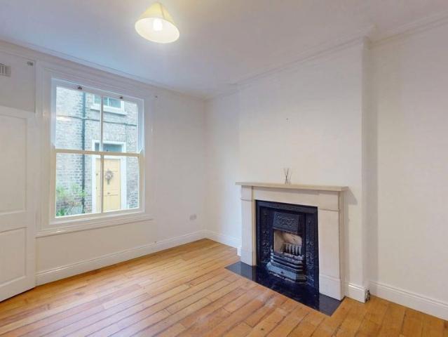 Townhouse to rent in Bluebell, North Tipperary
