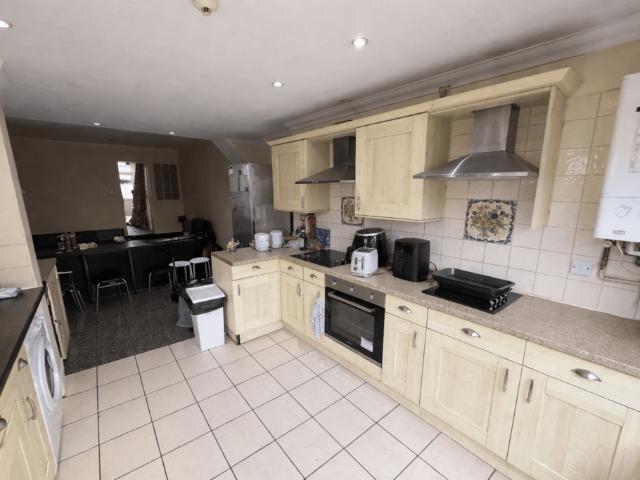 House for rent in Plasnewydd, Falcon Lodge