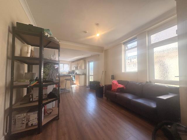 House for rent in Plasnewydd, Falcon Lodge