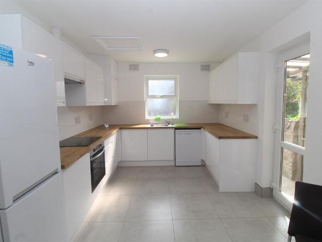 Apartment for rent in Plasnewydd, Falcon Lodge