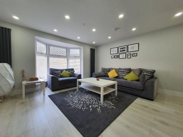 Apartment for rent in Plasnewydd, Falcon Lodge