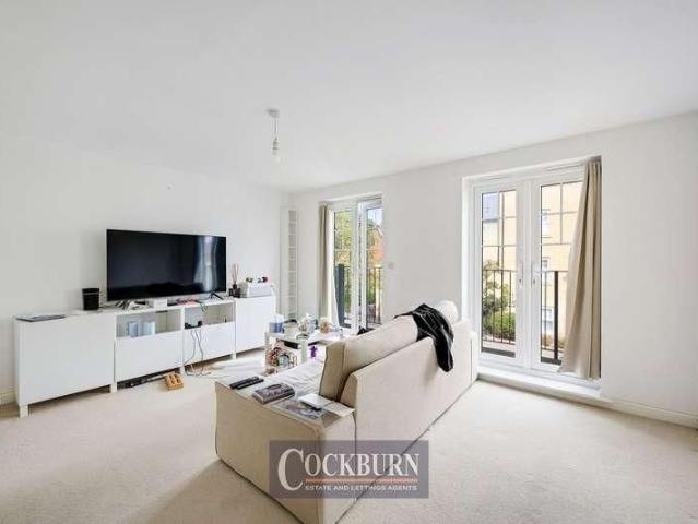 Townhouse for rent in Bromley Common, Greater London