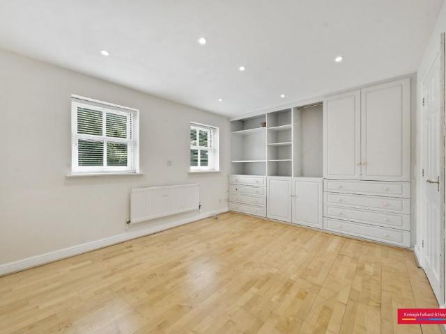 House for rent in Oakwood, Greater London