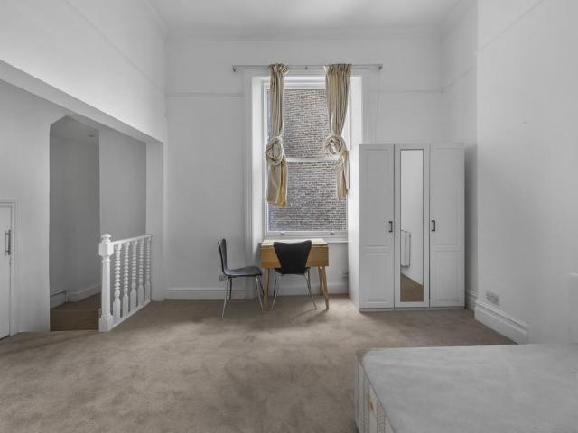 Apartment for rent in Brook Green, Greater London