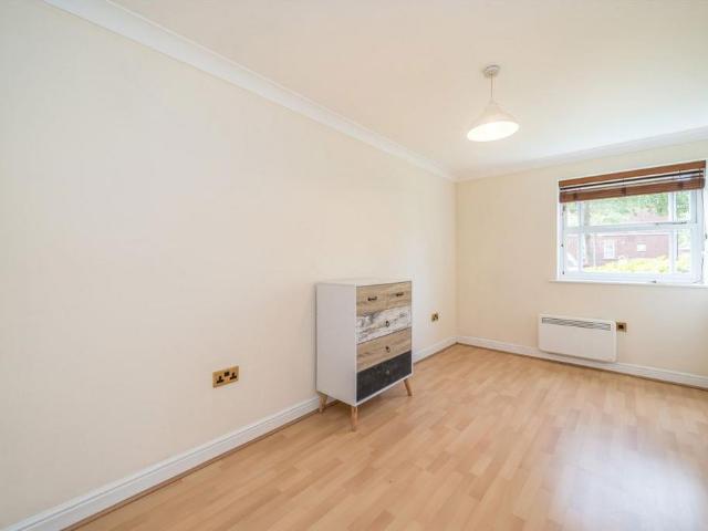 House for rent in Furzedown, Greater London