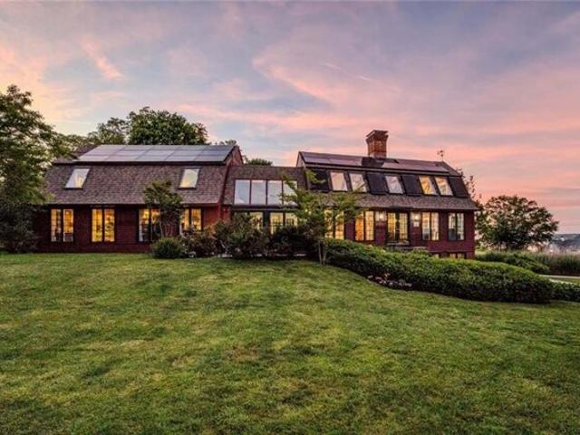 House for sale in Portsmouth, Rhode Island