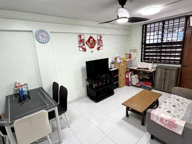 Detached House for sale in Macpherson