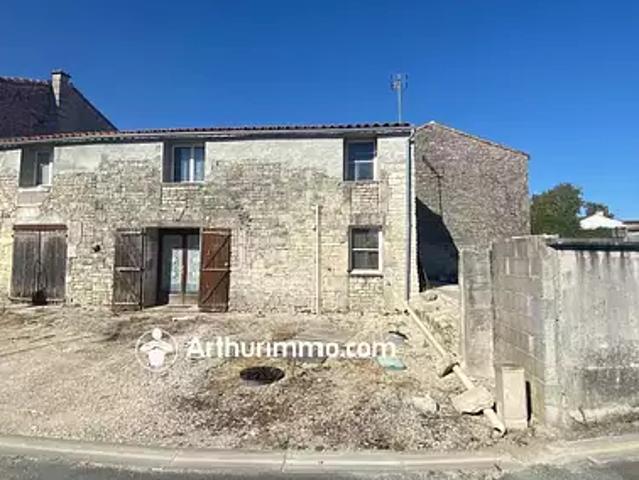 Maison vente à Saint-Jean-d'Angély, Macqueville