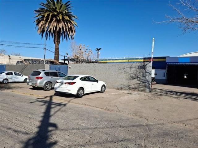 Macul, Obispo Arturo Espinoza con Los Plátanos