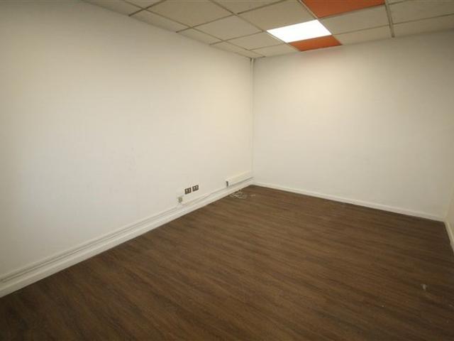 Macul, Obispo Arturo Espinoza con Los Plátanos