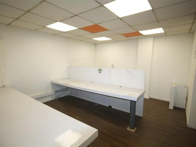 Macul, Obispo Arturo Espinoza con Los Plátanos