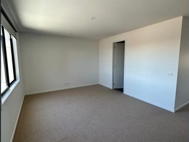 Townhouse for rent in Maddingley, Victoria