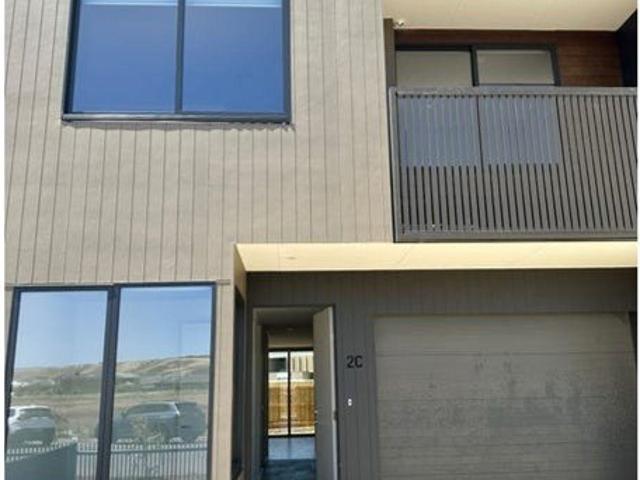Townhouse for rent in Maddingley, Victoria
